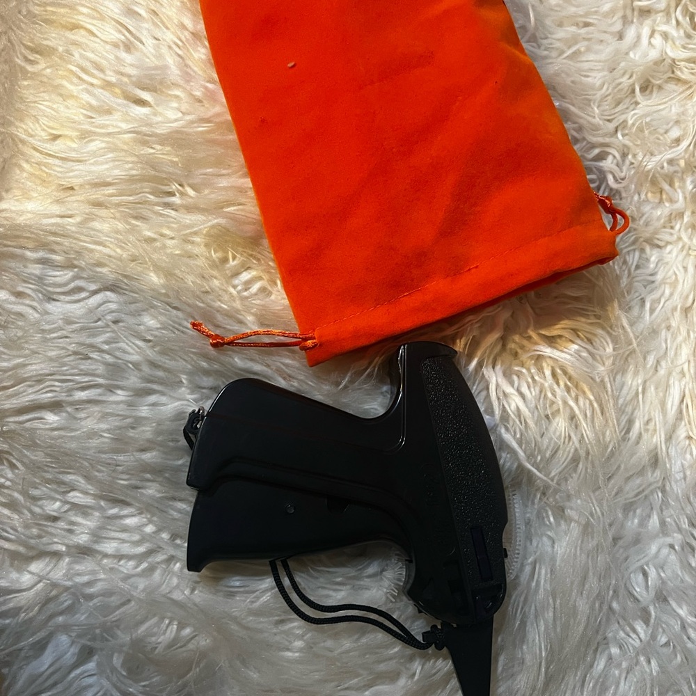 Black Tagging Gun with Orange Pouch